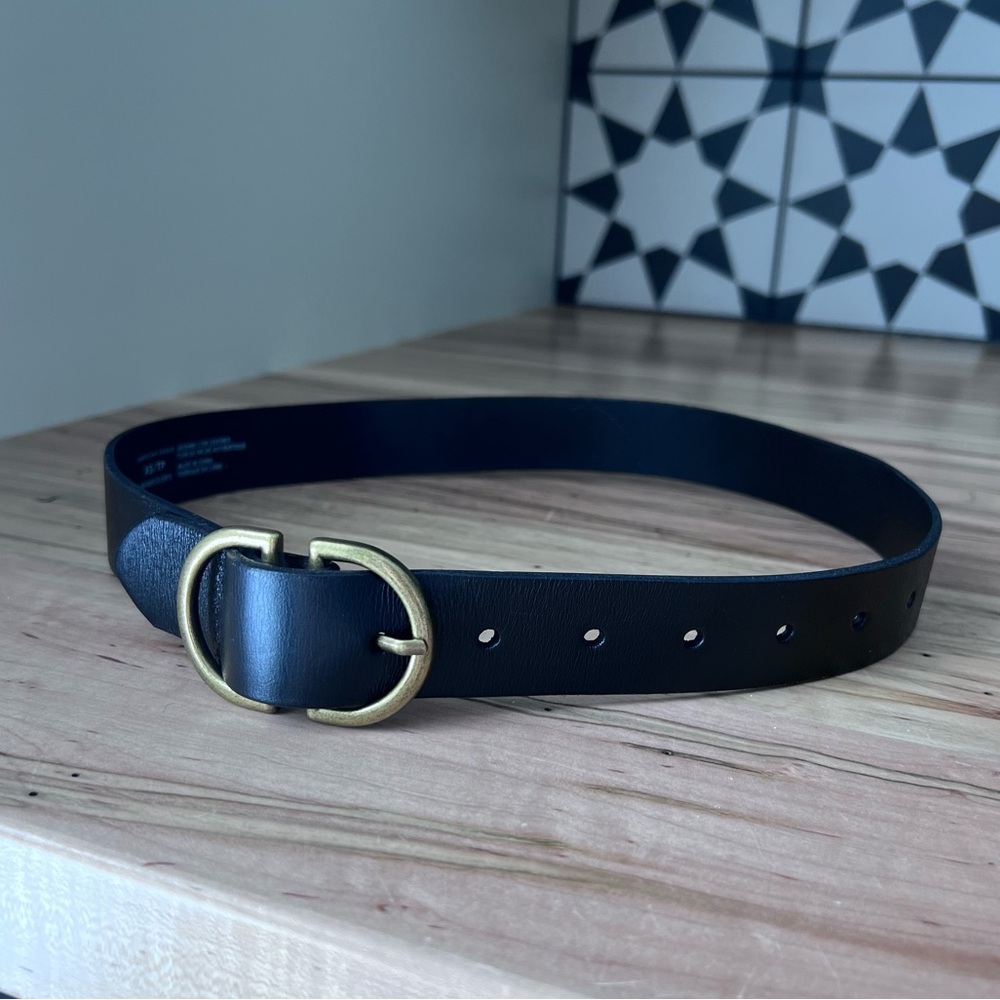 American Eagle XS Black Leather Belt with Gold Buckle - Picture 2 of 5